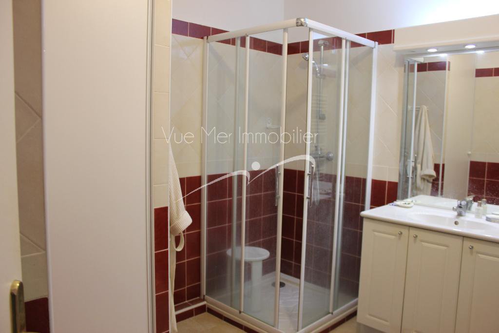 Appartement de standing de type T2,Terrasse exposée Sud-Ouest de 30 m². Le Lavandou