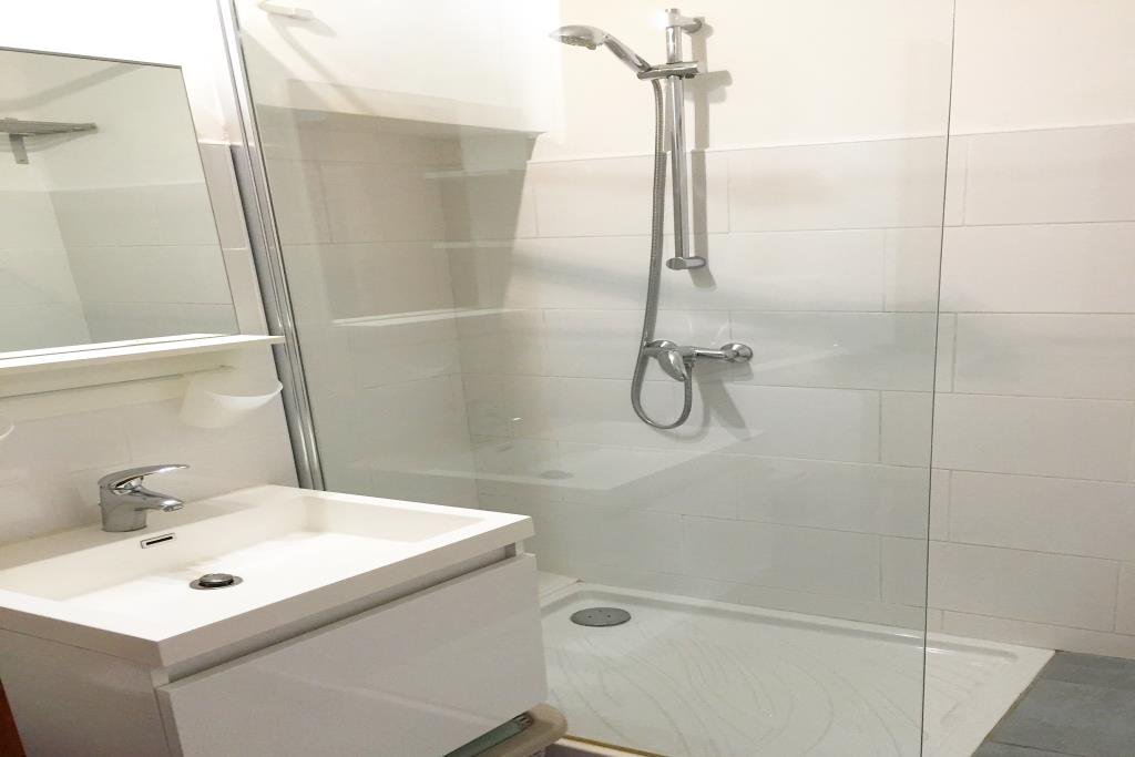 Appartement  Le Lavandou  RARE A LA VENTE SAINT CLAIR PIEDS  DANS L'EAU