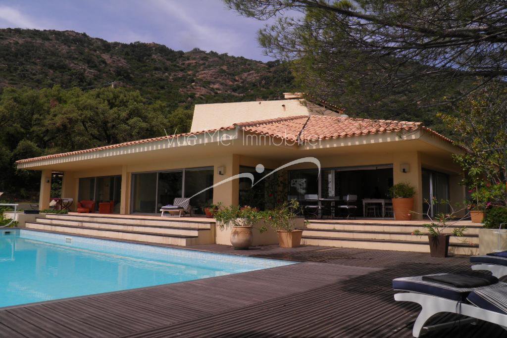 Estimation d'une Propriété, Vue Mer Exceptionnelle, 2 hectares de terrain, piscine , tennis... LAVANDOU 83980 aiguebelle