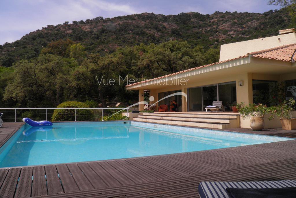 Estimation d'une Propriété, Vue Mer Exceptionnelle, 2 hectares de terrain, piscine , tennis... LAVANDOU 83980 aiguebelle