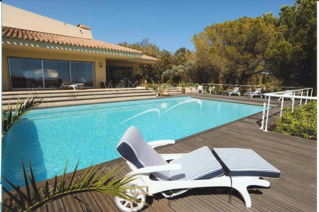 Estimation d'une Propriété, Vue Mer Exceptionnelle, 2 hectares de terrain, piscine , tennis... LAVANDOU 83980 aiguebelle