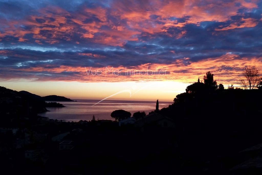 Estimation sérieuse villa à saint clair Le Lavandou une grande villa avec vue mer et piscine