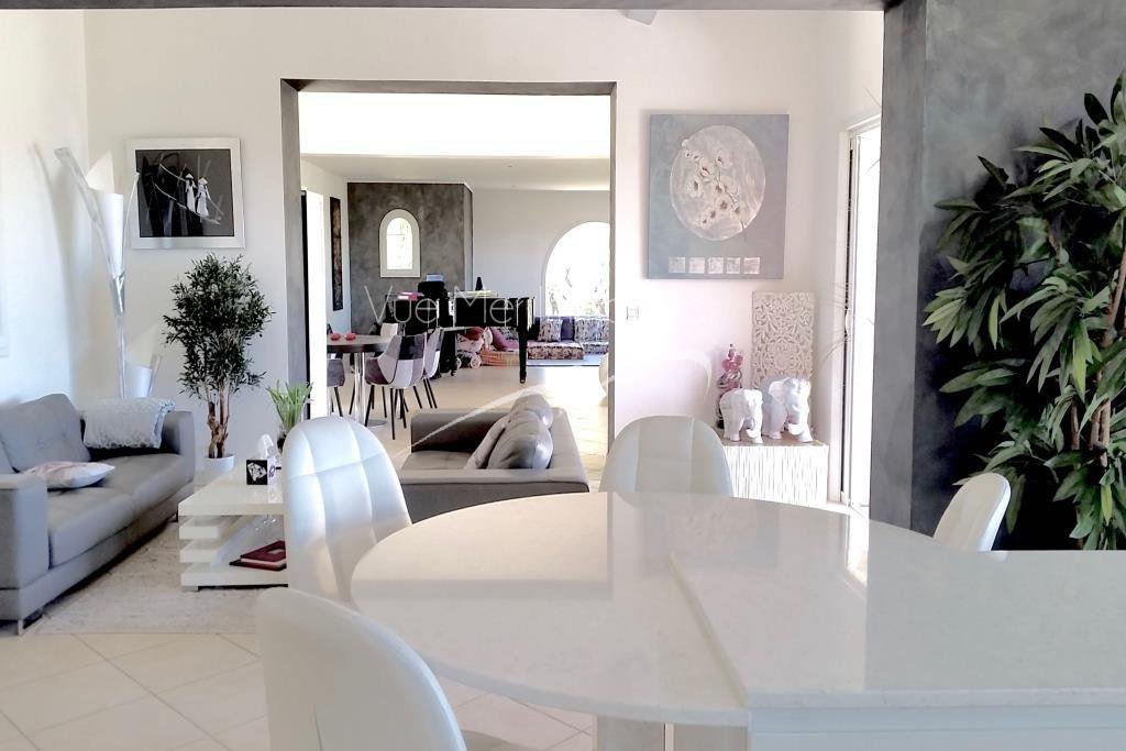 Estimation sérieuse villa à saint clair Le Lavandou une grande villa avec vue mer et piscine