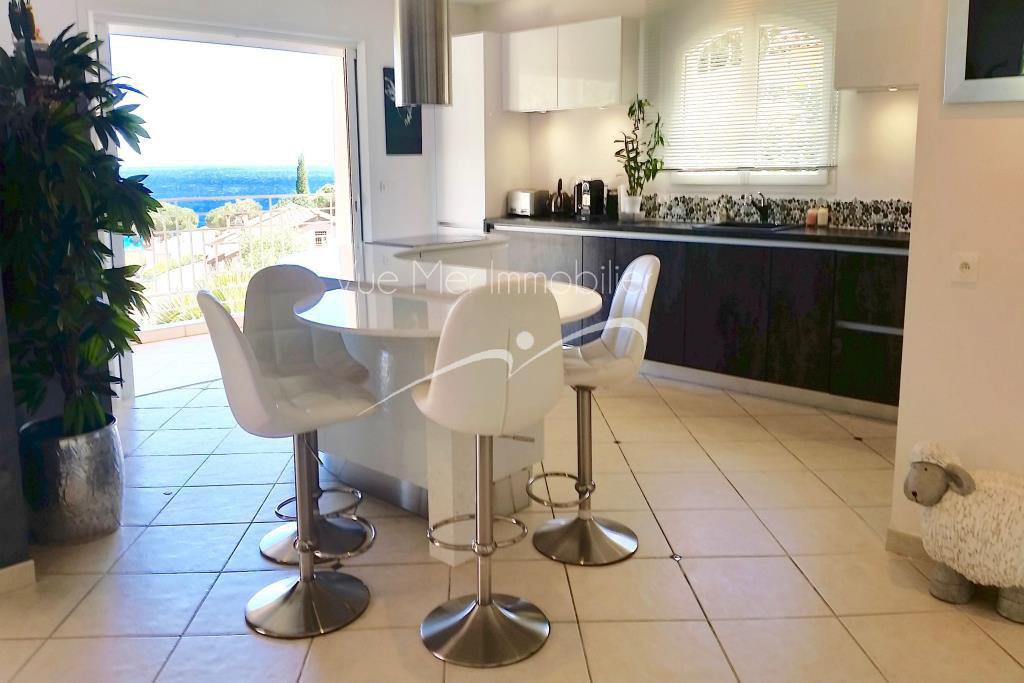 Estimation sérieuse villa à saint clair Le Lavandou une grande villa avec vue mer et piscine