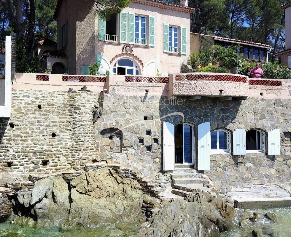 Estimation Villa Pieds dans l'eau . VENDUE par Vue Mer Immobilier  LAVANDOU 83980 Aiguebelle