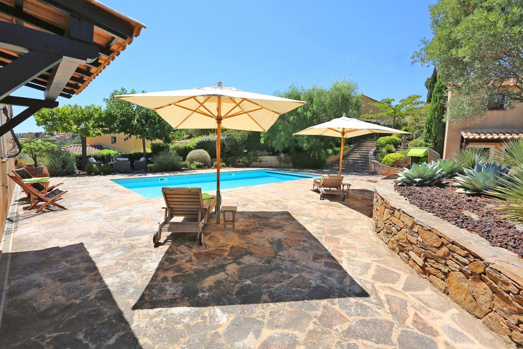 estimation maison ancienne Villa avec piscine 4 chambres Le Lavandou VENDUE par notre agence