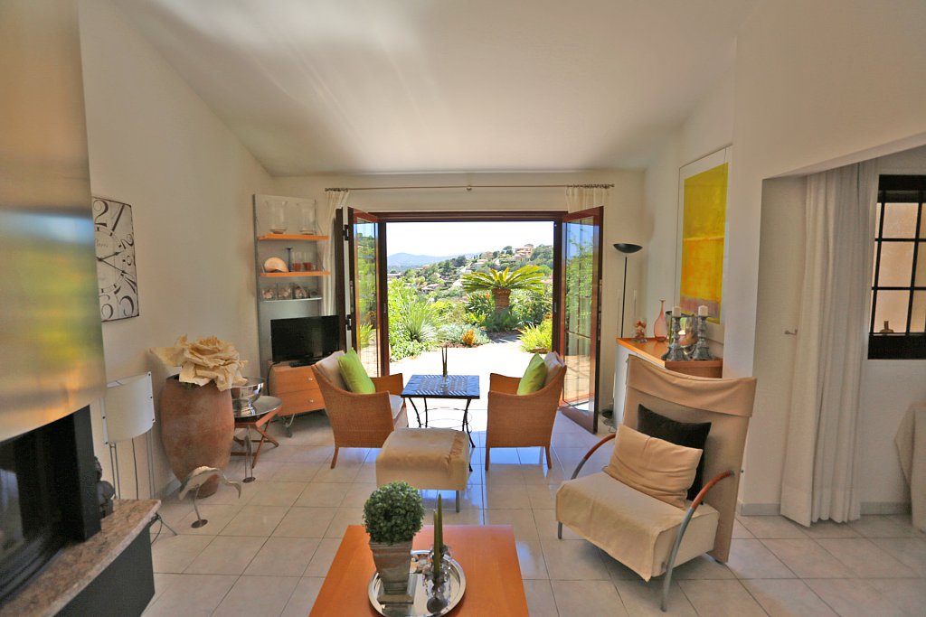 estimation maison ancienne Villa avec piscine 4 chambres Le Lavandou VENDUE par notre agence