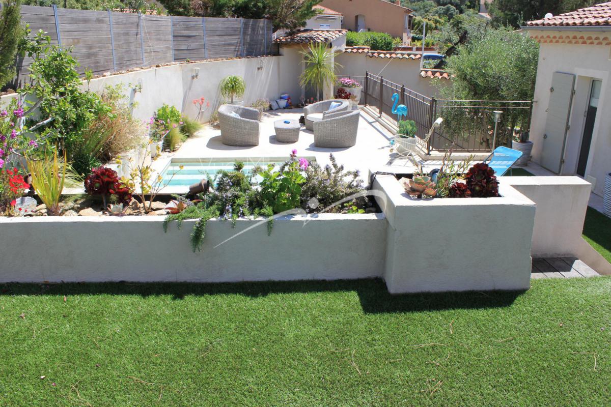 Le Lavandou, entre appartement et maison avec piscine. Aucun travaux. 83980  le Lavandou heuteurs 