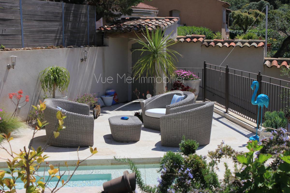 Le Lavandou, entre appartement et maison avec piscine. Aucun travaux. 83980  le Lavandou heuteurs 