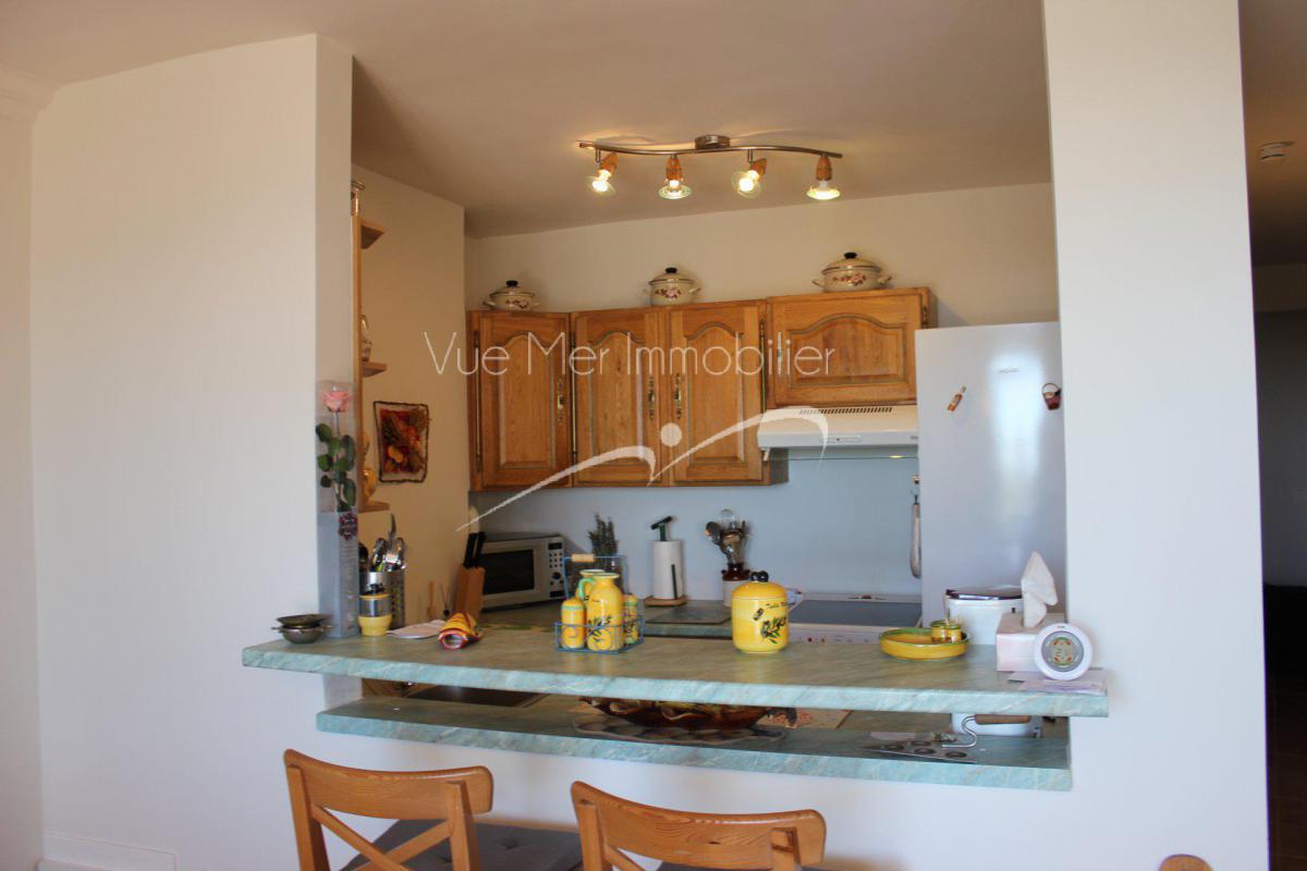 Appartement T2 / T3 Pieds dans l'eau Sur la plage du Lavandou,