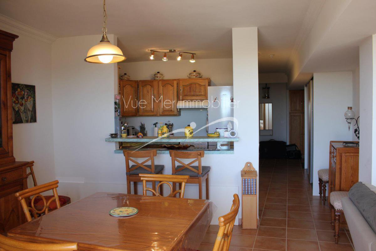 Appartement T2 / T3 Pieds dans l'eau Sur la plage du Lavandou,