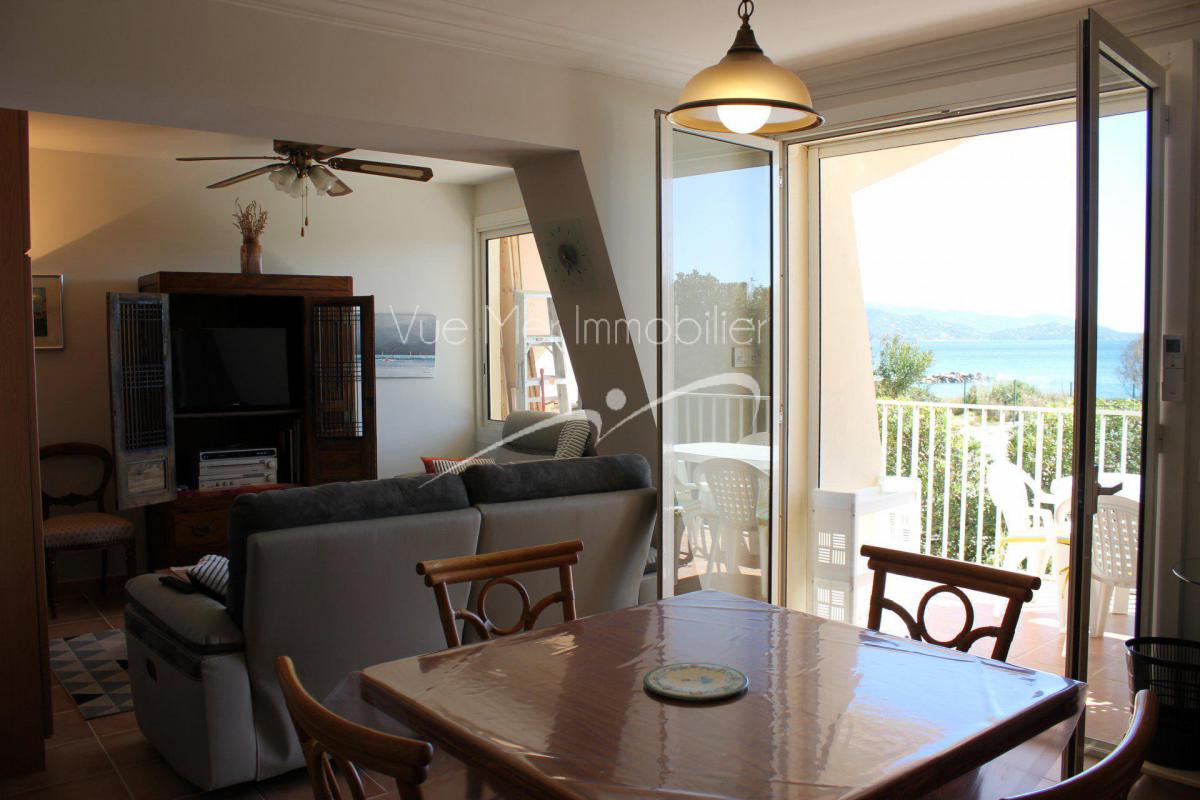 Appartement T2 / T3 Pieds dans l'eau Sur la plage du Lavandou,