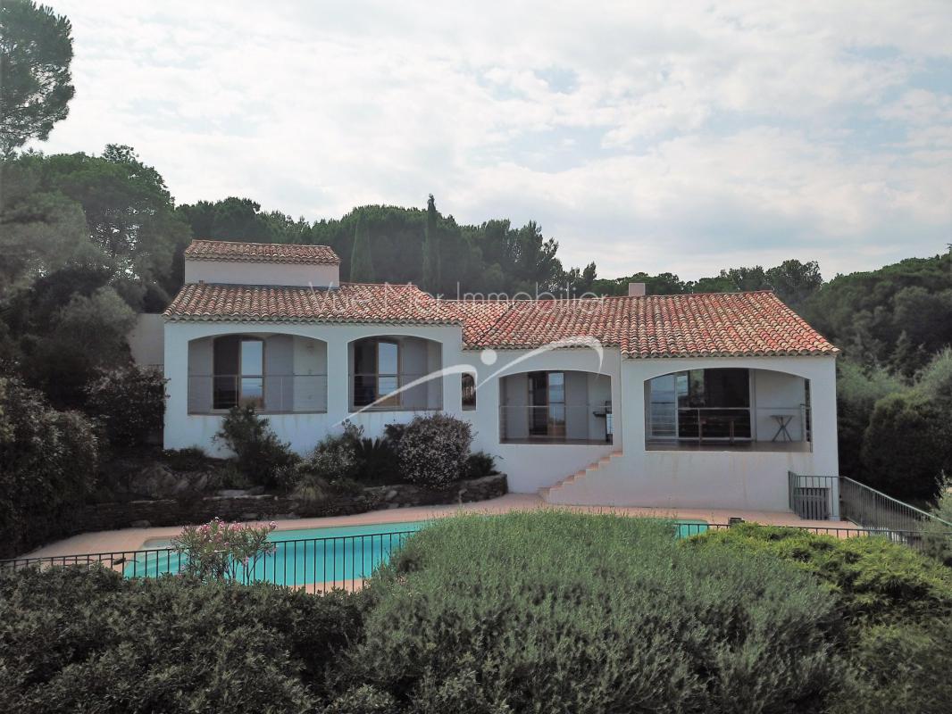 vendre une maison provençale rénovée avec terrain et piscine au Lavandou