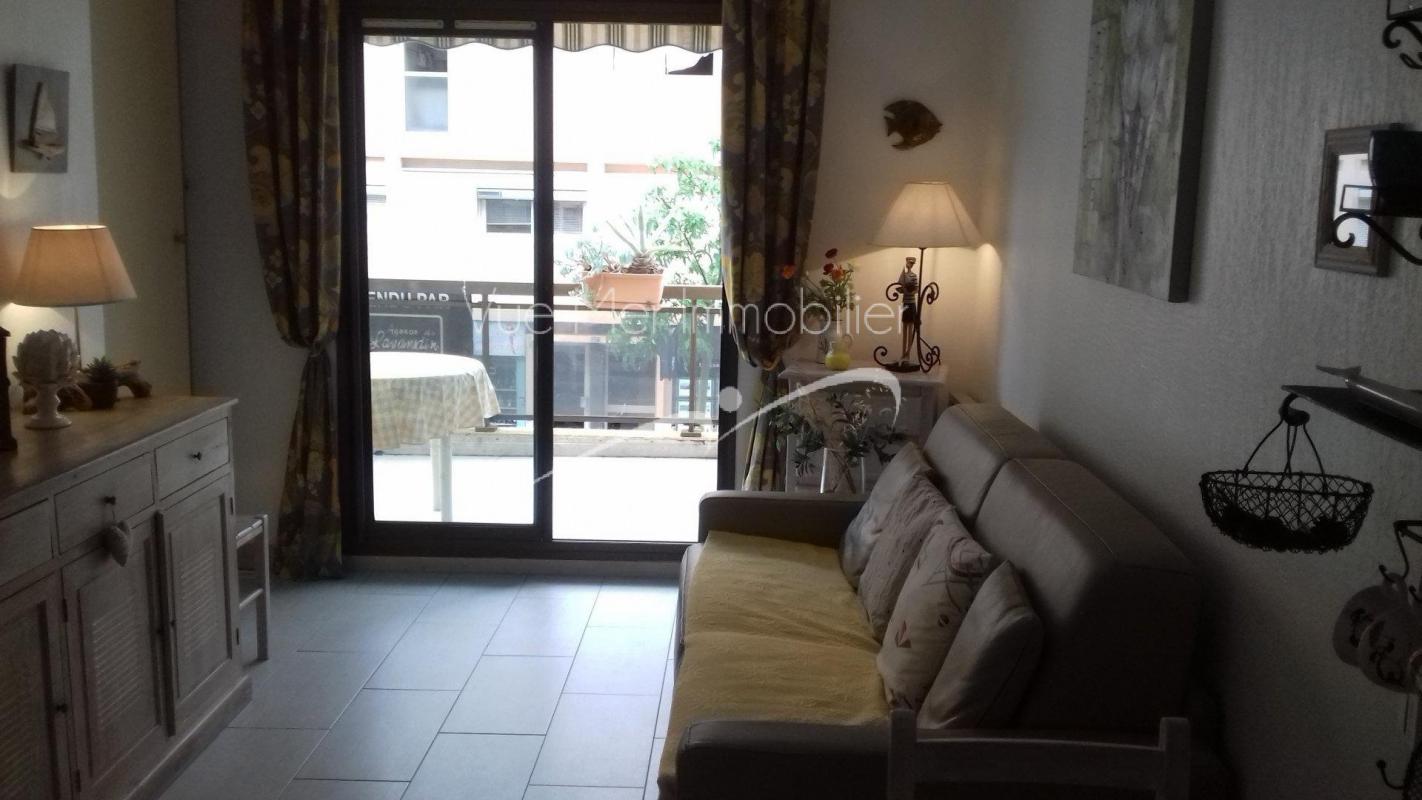 APPARTEMENT donnant sur la terrasse SUD  A 100M DE LA PLAGE au Lavandou