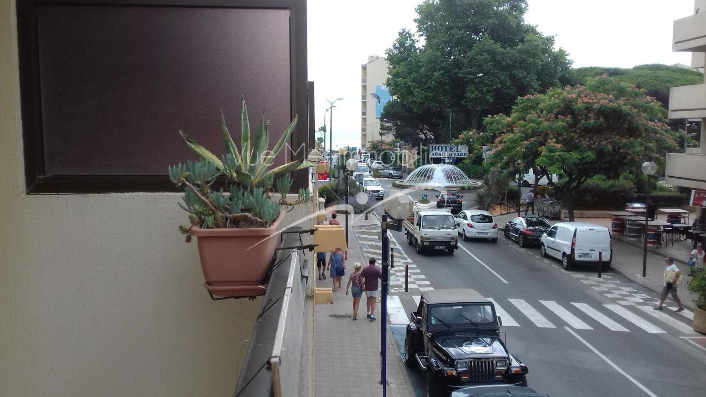 APPARTEMENT donnant sur la terrasse SUD  A 100M DE LA PLAGE au Lavandou