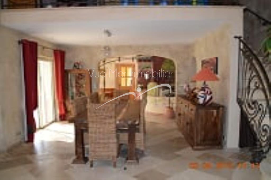 à vendre Propriété grand terrain à Bormes Les Mimosas piscine