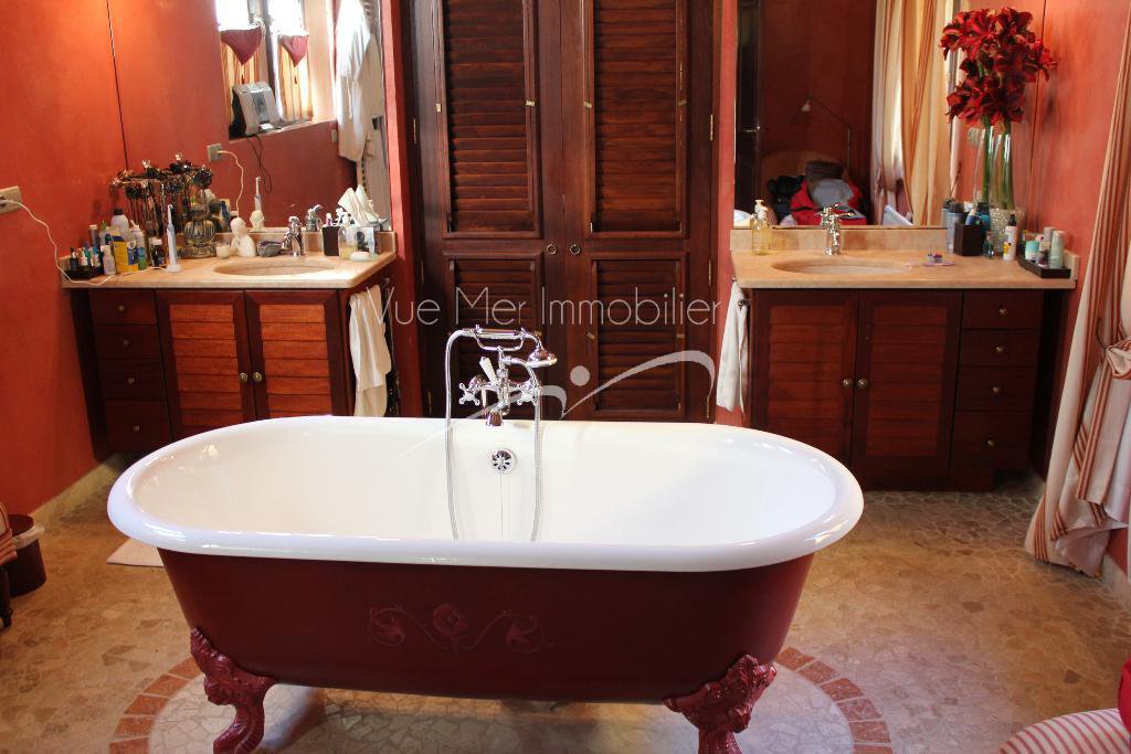 à vendre Propriété grand terrain à Bormes Les Mimosas piscine