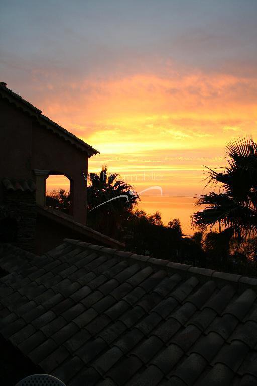Propriété villa avec piscine à vendre Le Lavandou vue mer: vendu par notre agence