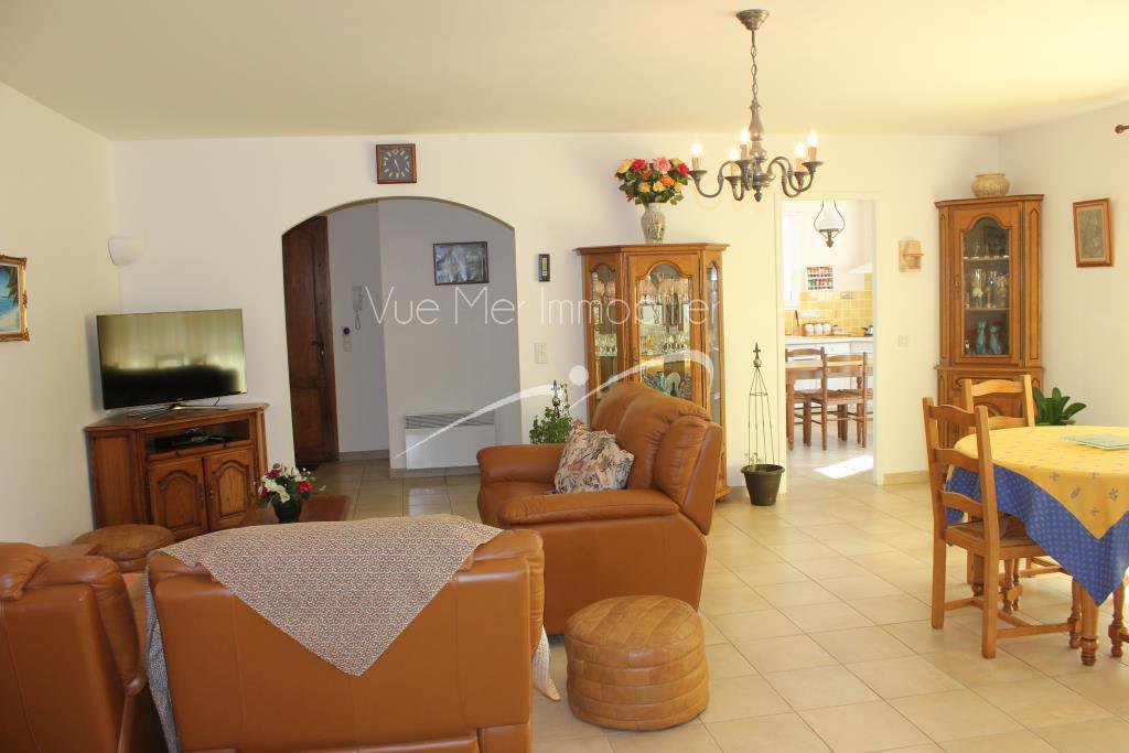 Maison récente Le Lavandou proche centre villa avec terrain piscinable