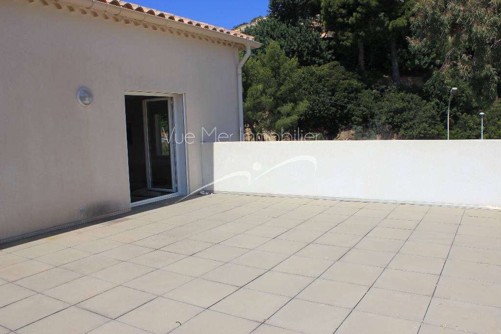 à vendre : Appartement T4 Le Lavandou accès plage d'aiguebelle vue mer