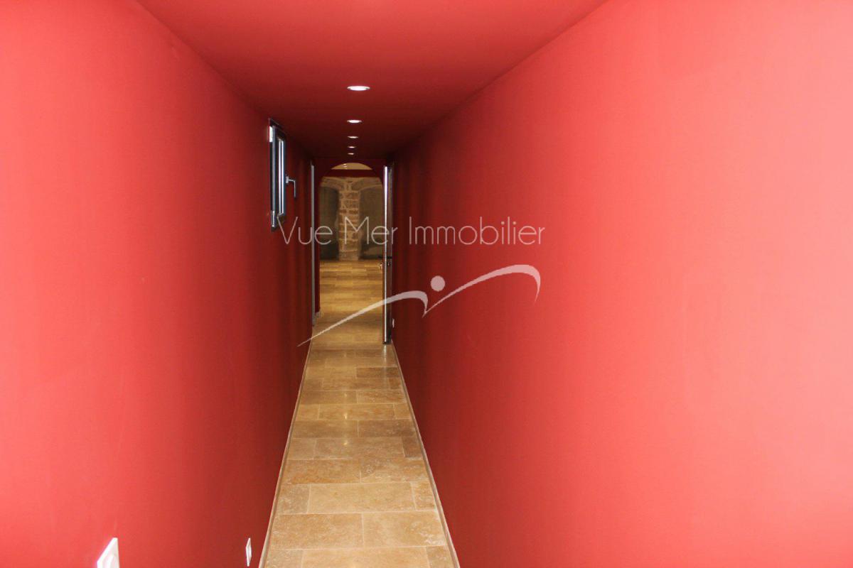 Vue mer immobilier propose à Pramousquier 83980 cette Villa neuve de + de 200m²