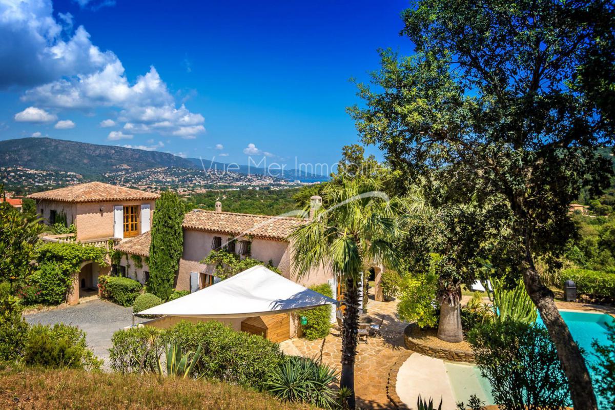 propriété avec grand terrain et piscine à estmer sur Bormes les Mimosas