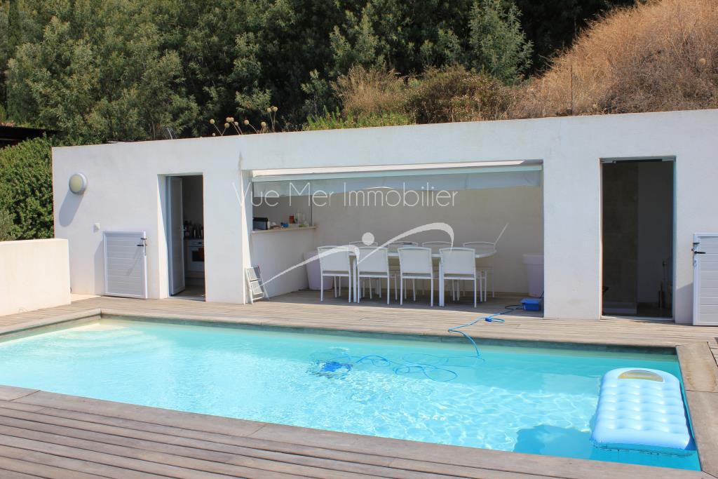 grand terrain avec maison ancienne estimation Bormes les mimosas