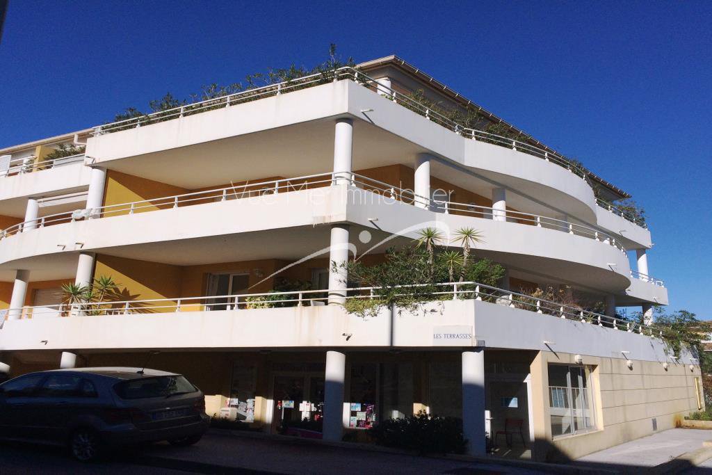 Agréable T3 avec jardin et terrasse situé à BORMES-LES-MIMOSAS, LA FAVIERE