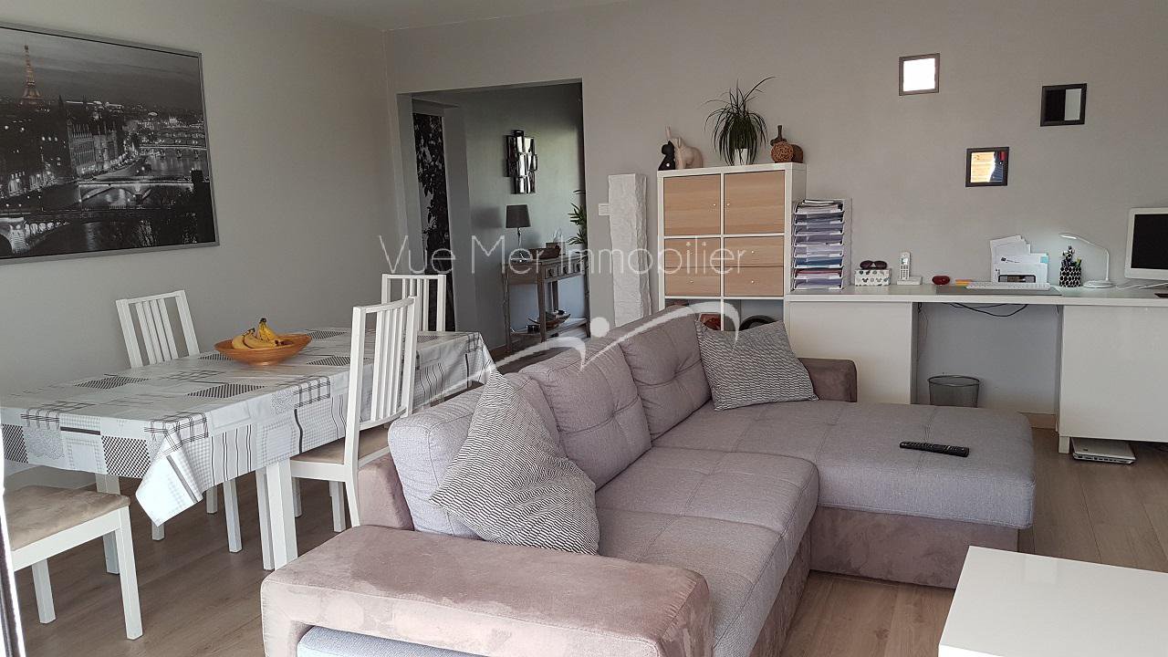 Appartement T3  situé au 2ème et dernier étage  Bormes Les Mimosas