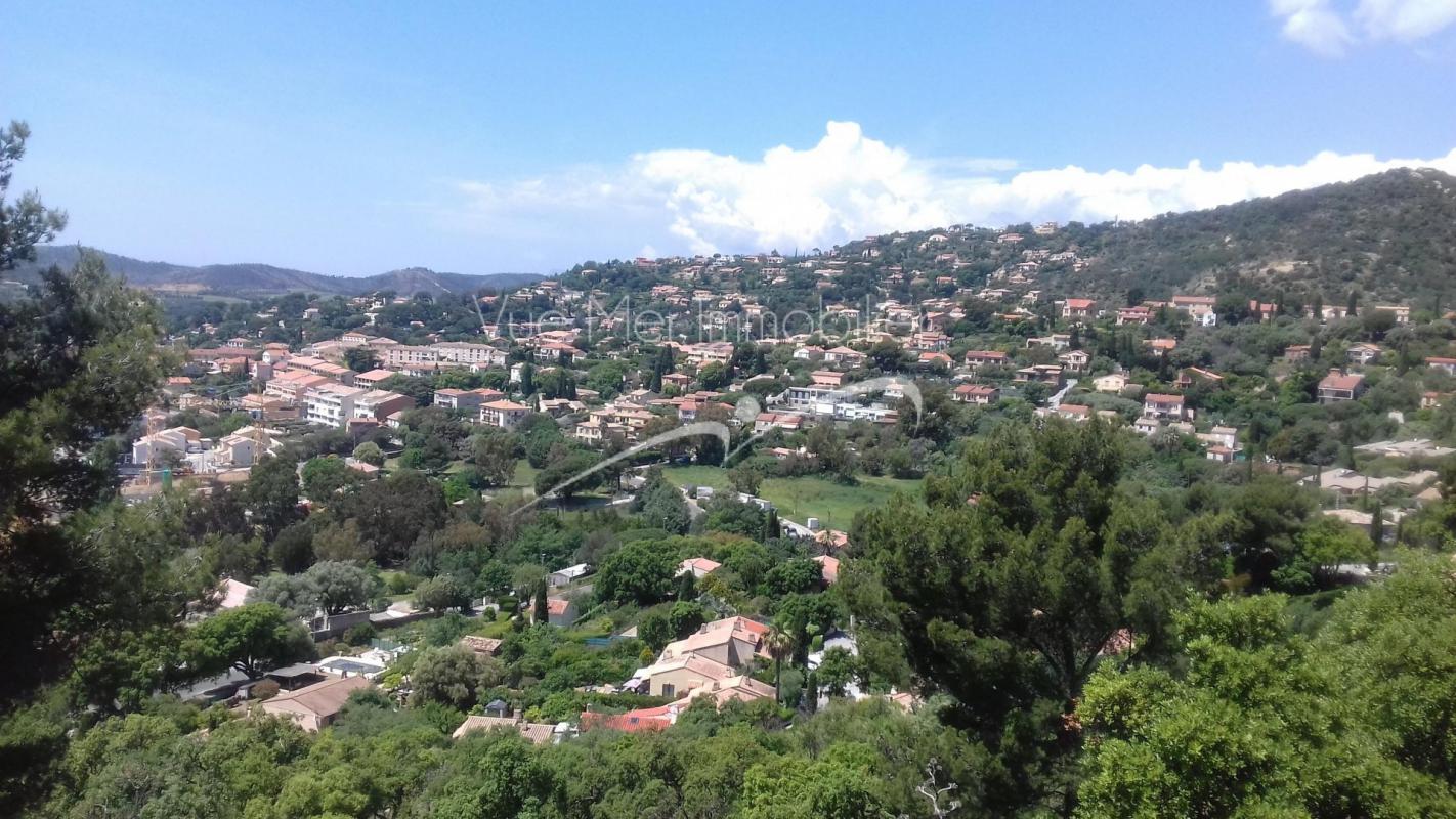 APPARTEMENT 76M² +GARAGE 65M²  refait à neuf climatisé, triple exposition EST/SUD/OUEST, BORMES LES MIMOSAS