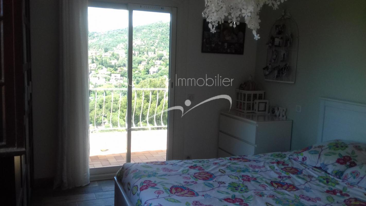 APPARTEMENT 76M² +GARAGE 65M²  refait à neuf climatisé, triple exposition EST/SUD/OUEST, BORMES LES MIMOSAS