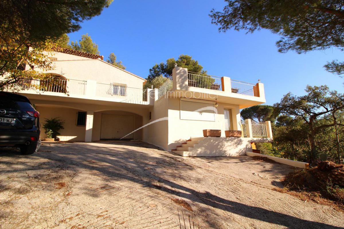 Villa Piscine de plain-pied  Bormes Les Mimosas Magnifique vue sur les collines .