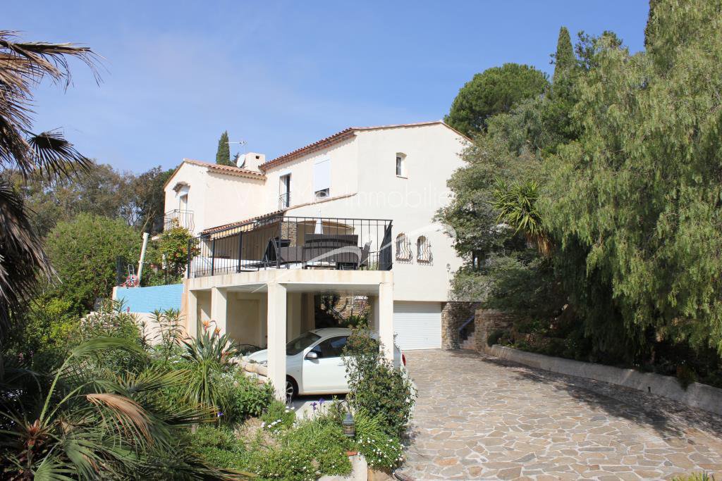 A vendre: Villa au Super Lavandou avec piscine. Centre ville et plage à pied dossier sur demande évaluation comparative