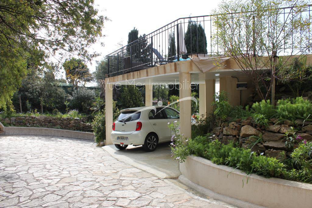 A vendre: Villa au Super Lavandou avec piscine. Centre ville et plage à pied dossier sur demande évaluation comparative