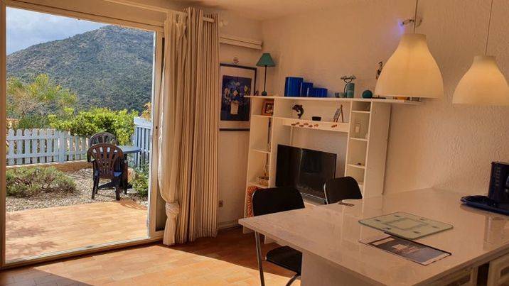 STUDIO CABINE A VENDRE VUE SUR COLLINES