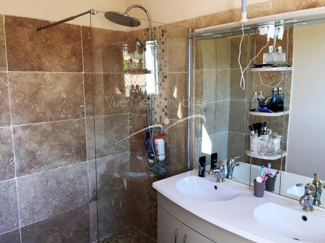 Villa atypique dans un quartier agréable, à 5 minutes de la plage et du centre / ESTIMATION