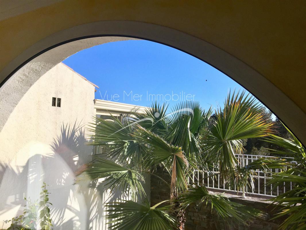 A vendre : Villa 8 pièces, superficie 250m²,  hauteurs BORMES-LES-MIMOSAS agence immobilière Bormes