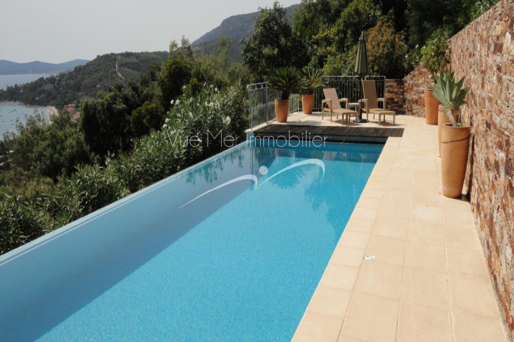 Villa sur Cavalière. VENDUE CAVALIERE Sur le Cap Nègre 