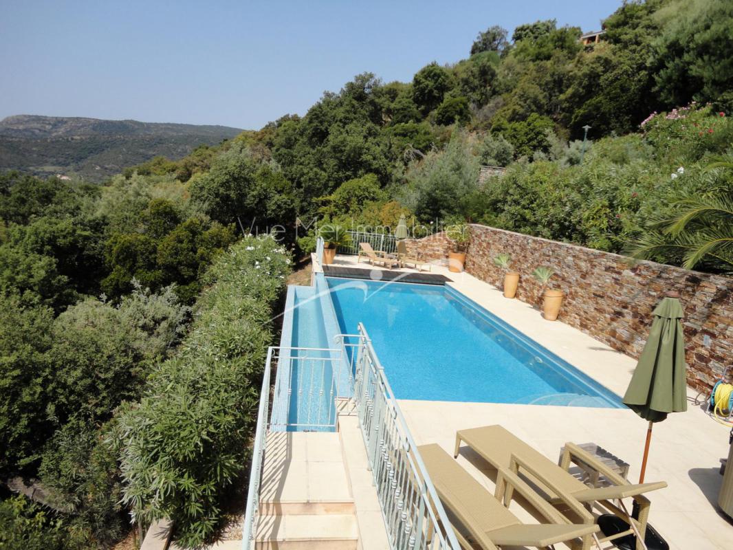 Villa sur Cavalière. VENDUE CAVALIERE Sur le Cap Nègre 