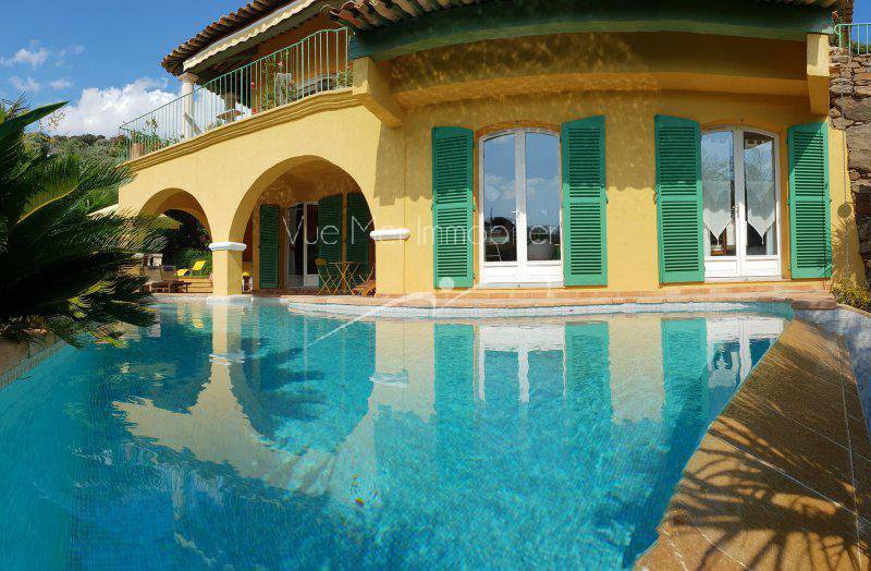 Estimation maison à Bormes les Mimosas Maison récente proche du village historique . Piscine et nombreuses prestations.