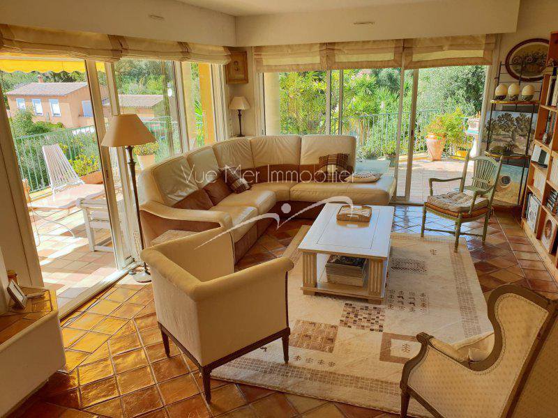 Estimation maison à Bormes les Mimosas Maison récente proche du village historique . Piscine et nombreuses prestations.