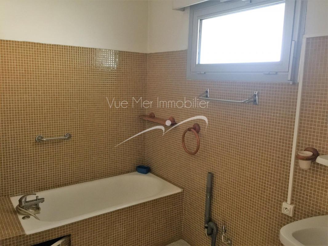 Appartement T1, centre-ville Le Lavandou, VENDU en 2019