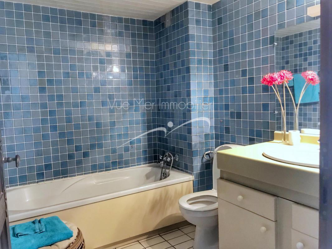 appartement type 2/3 pièces avec terrasse donnant sur la mer. SAINT-CLAIR