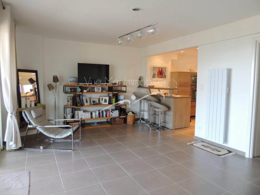 COUP DE COEUR ! FRONT DE MER LE LAVANDOU - ACCES DIRECT A LA PLAGE