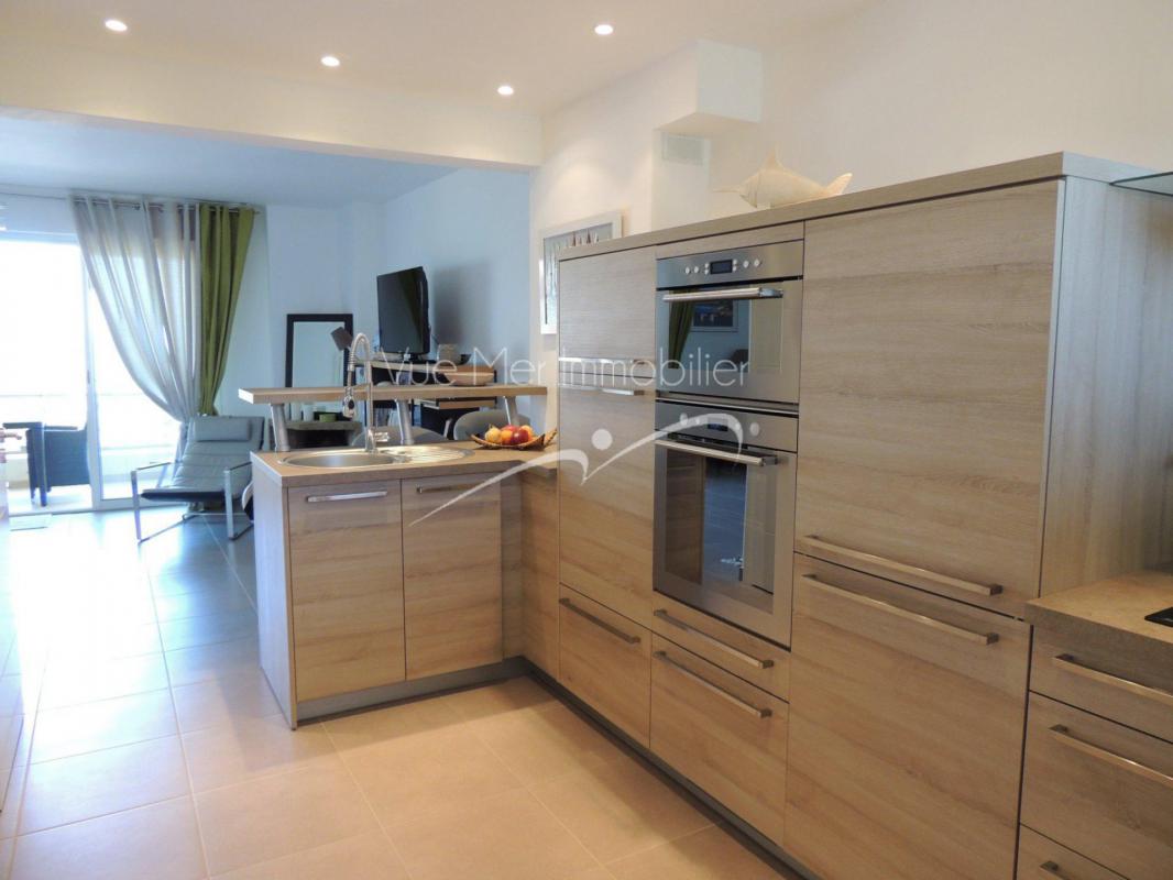 COUP DE COEUR ! FRONT DE MER LE LAVANDOU - ACCES DIRECT A LA PLAGE