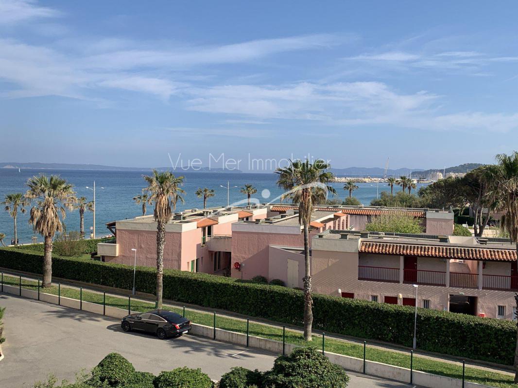 COUP DE COEUR ! FRONT DE MER LE LAVANDOU - ACCES DIRECT A LA PLAGE