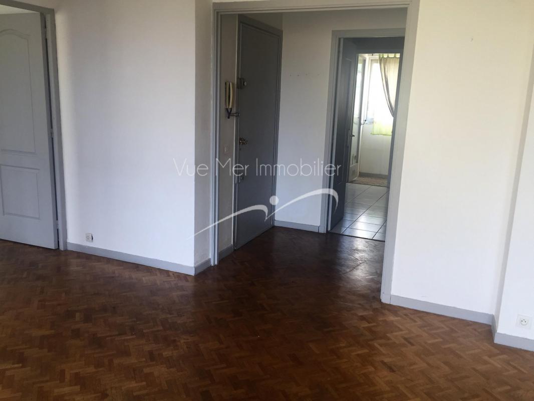 A vendre : 3 Pièces en dernier étage, Le Lavandou, proche plage et commerces