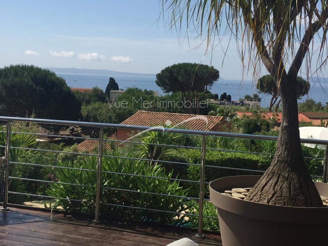 A vendre : Villa AIGUEBELLE, superficie 250m².  Plage à pied et piscine estimation offerte