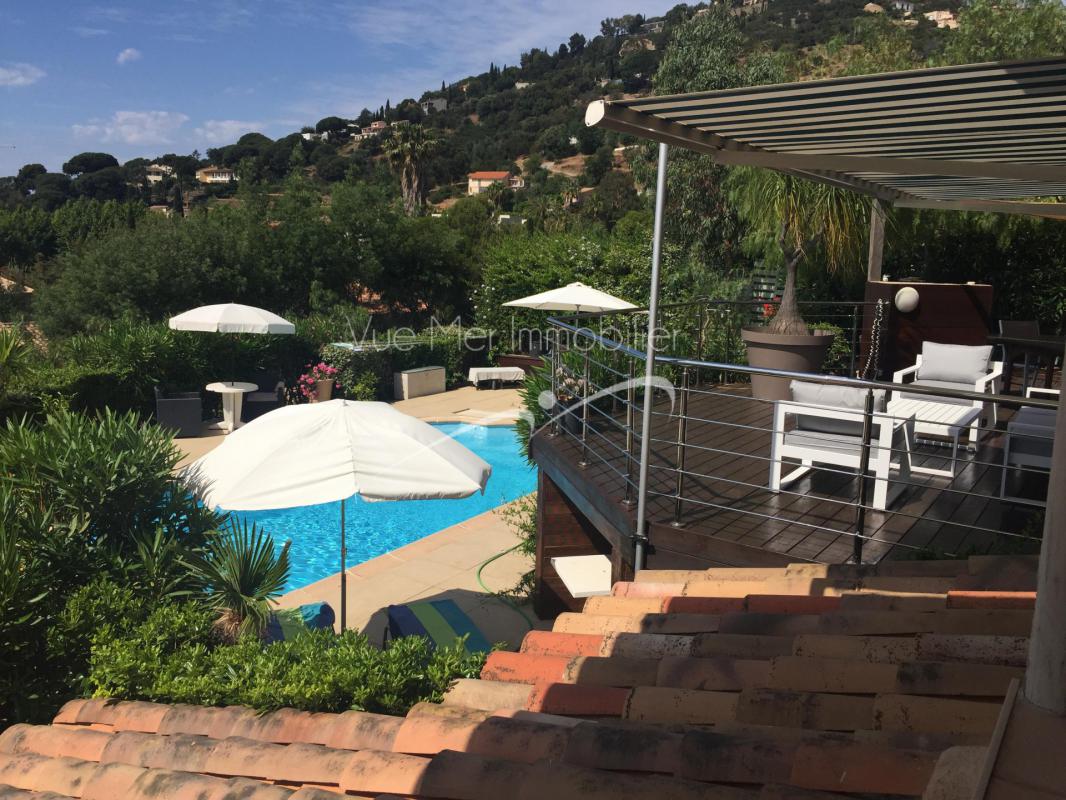A vendre : Villa AIGUEBELLE, superficie 250m².  Plage à pied et piscine estimation offerte