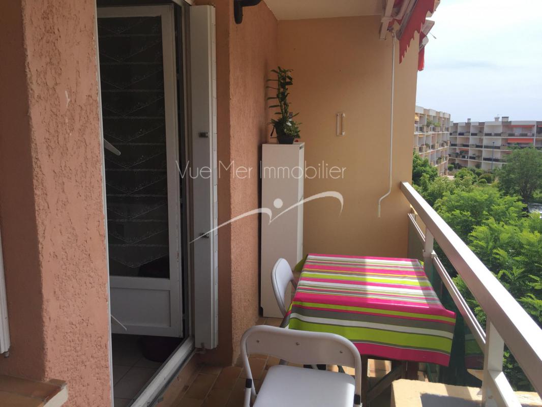 A vendre Appartement T1  Bormes Les Mimosas, à 400m de la plage de La Favère. Garage